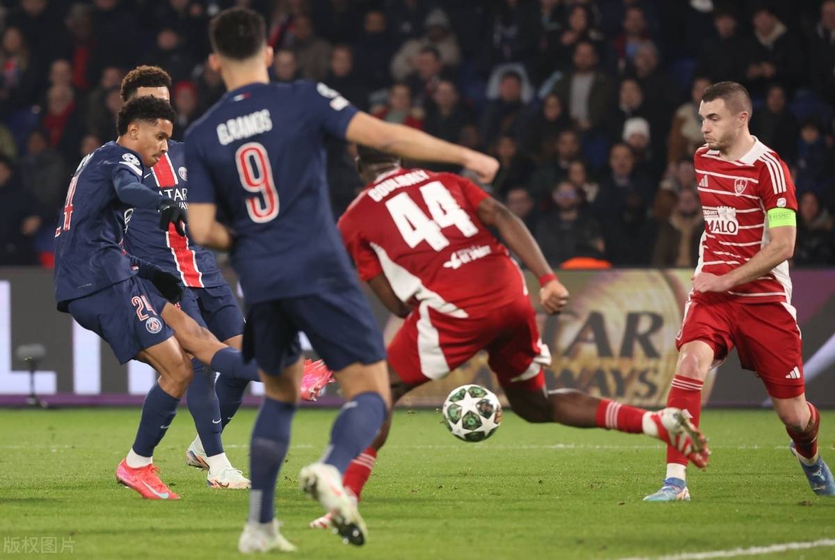 关于利物浦在最新欧洲足球竞赛中获得耀眼的胜利的信息